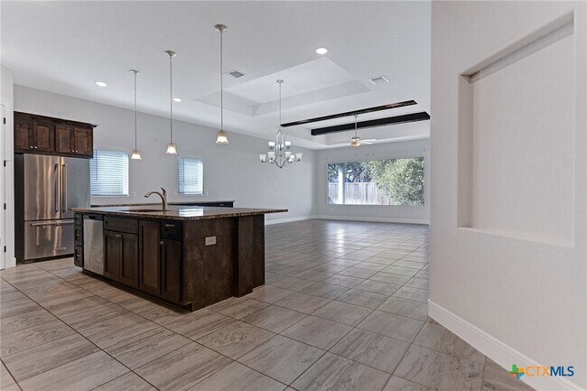 Building Photo - 620 Carriage House
