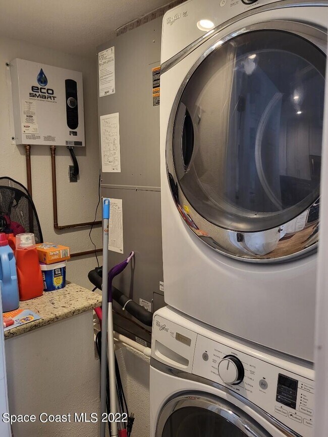 Building Photo - 335 Paradise Blvd