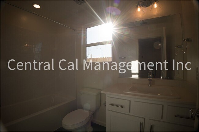 Building Photo - 4 Bedroom/2 Bath Home with Solar in the Desired Southwest!