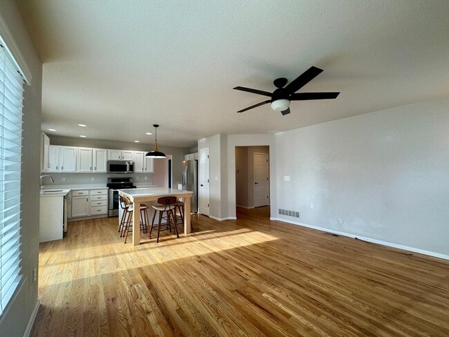 Building Photo - Beautiful & Updated 4 Bedroom / 3.5 Bath Home – Available Now!