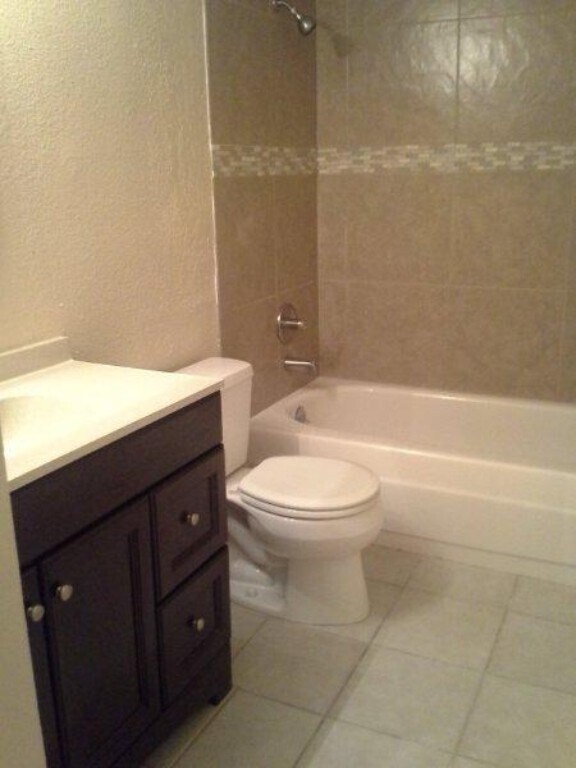 Building Photo - N 68th St