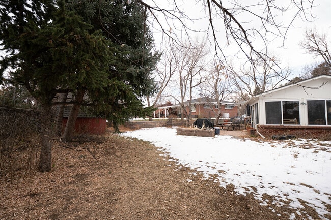 Building Photo - 180 Estes St