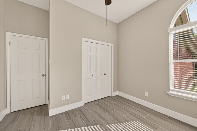 Building Photo - 6619 Misty Dale Dr