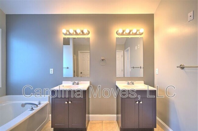 Building Photo - 823 Terrace Creek Dr