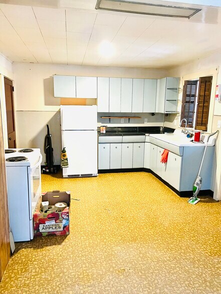 Kitchen - 10 Chandler St