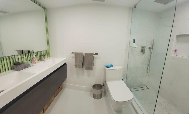 Building Photo - 250 Galen Dr