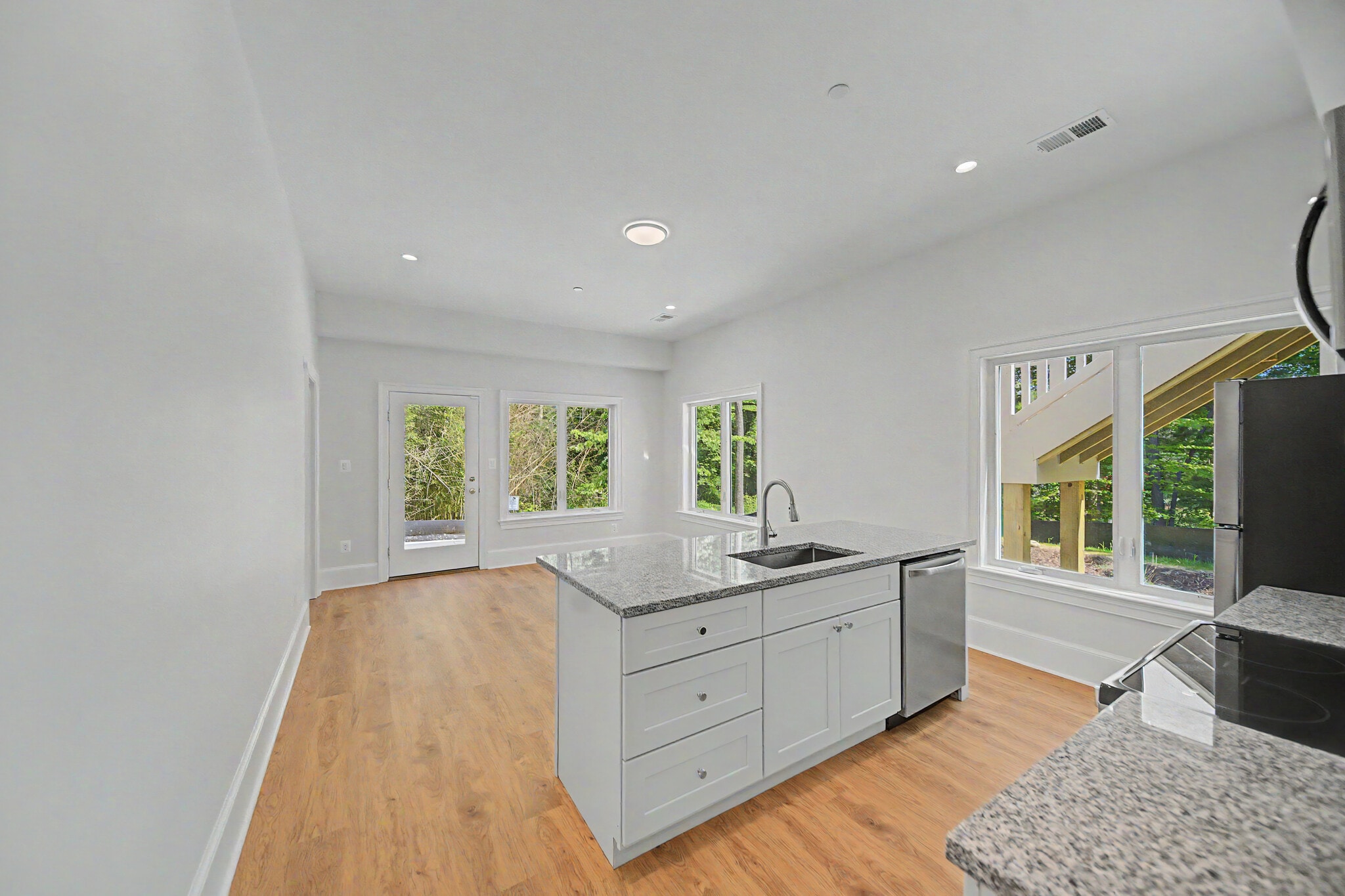 Building Photo - 10205 Sorrel Ave