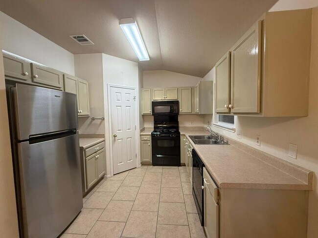 Building Photo - 2721 Breezy Point Cove