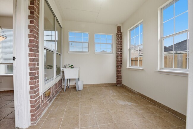 Building Photo - 7519 Chathan Glen Ln