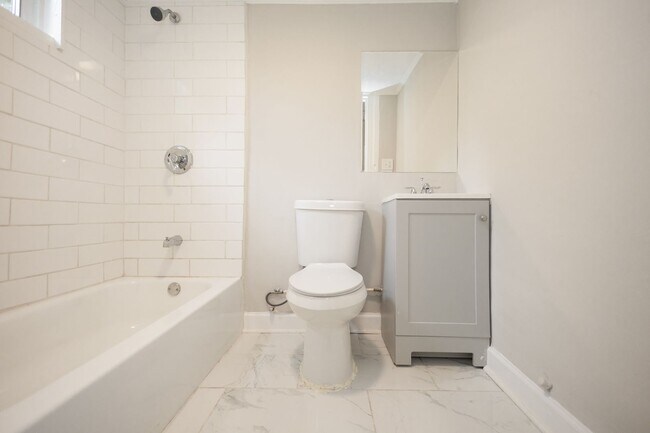 Building Photo - 526 N 17th St