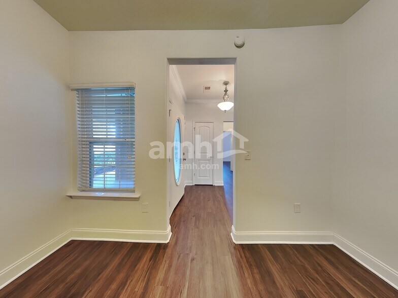 Building Photo - 439 W Rustling Leaves Ln