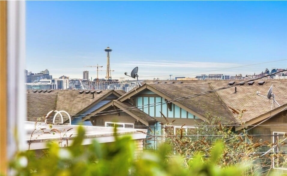 Building Photo - 2017 Eastlake Ave E