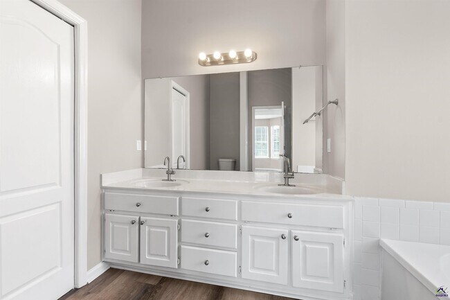 Building Photo - 308 Peach Blossom Rd