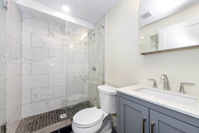 Building Photo - TUFTS 5 bed 5.5 bath - Available 6/1