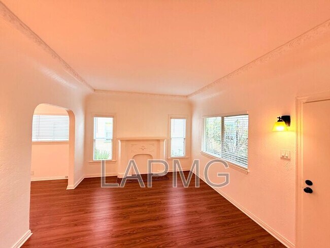 Building Photo - 2751 Pomeroy Ave