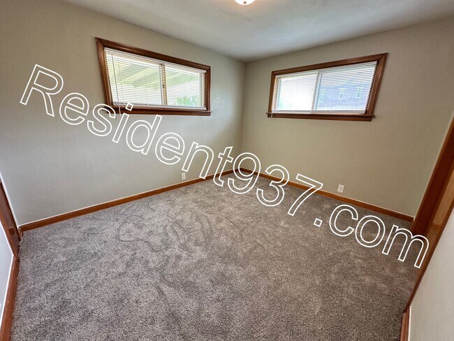 Building Photo - 3 Bed 1 Bath Home