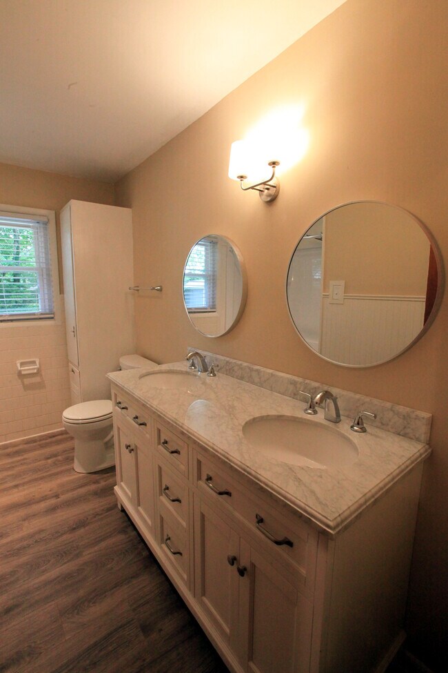 Building Photo - 308 S Baird Ln