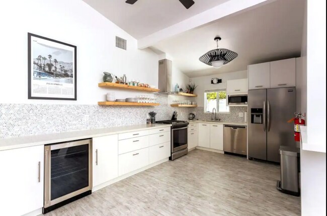 Building Photo - Mid-Century Oasis with Pool in Palm Springs (Monthly Only - No Long Term)