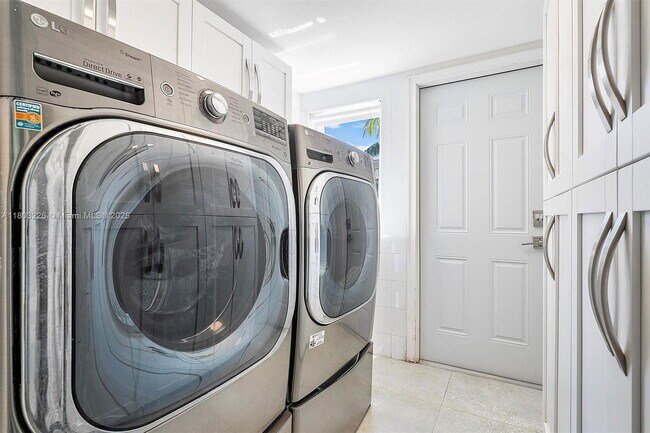 Building Photo - 1481 NE 104th St