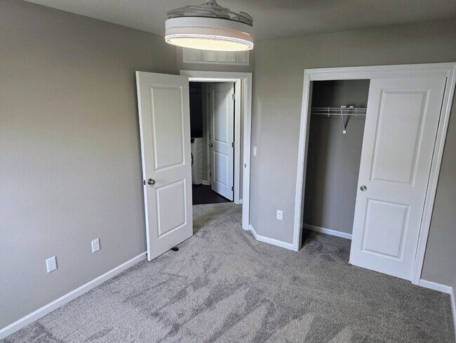 Building Photo - 2316 Hazeltine Pl