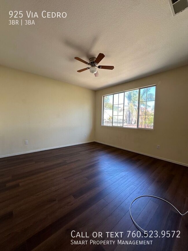 Building Photo - Beautiful Chula Vista 3bed+1 Loft, 2.5 bat...