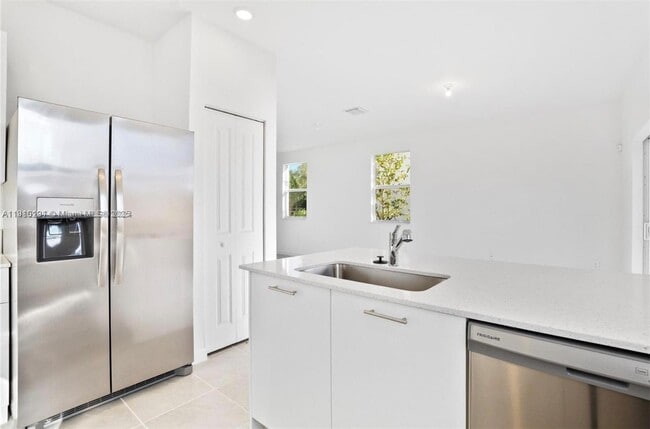 Building Photo - 12900 NW 22nd Pl