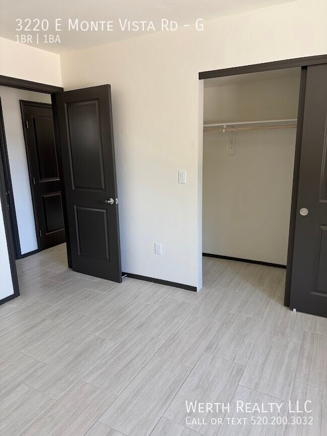 Building Photo - 3220 E Monte Vista Dr