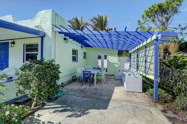 Building Photo - 212 SW 1st Ave