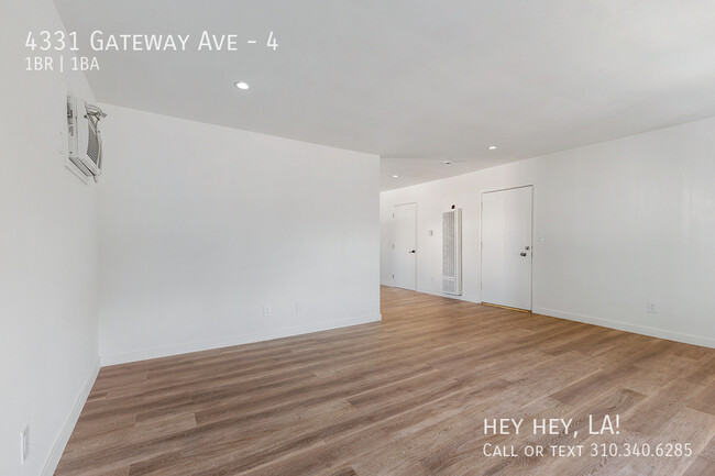 Building Photo - Silver Lake Apartment | One Bedroom | In U...