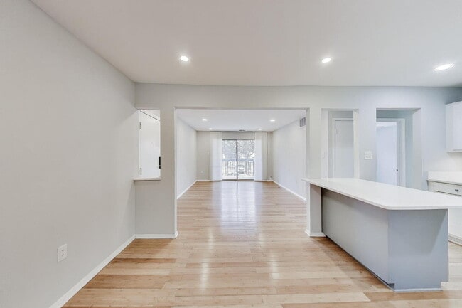 Building Photo - Spacious Updated Condo Available for Immediate Move-In