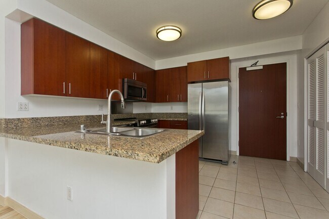 Building Photo - 909 Kapiolani Blvd