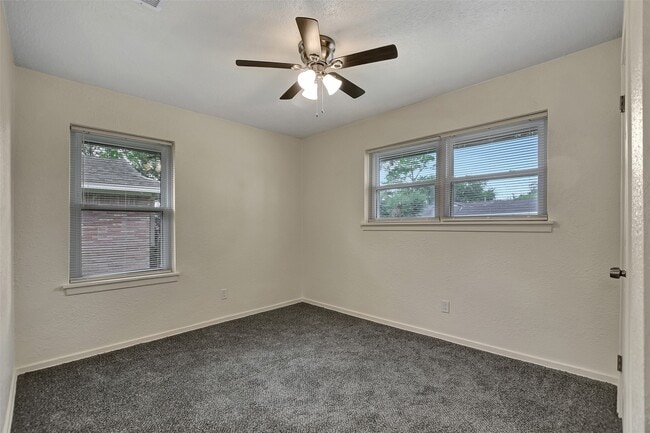 Building Photo - 2505 Dewberry Ln