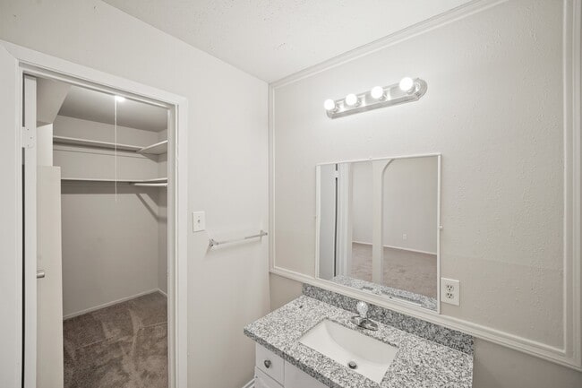 Building Photo - 2503 Knoll St