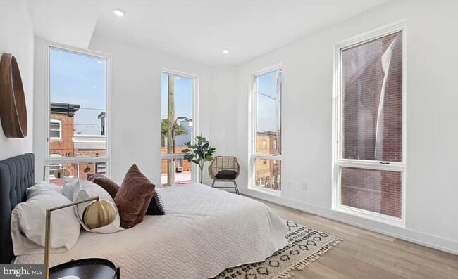 Building Photo - 337 Richmond St