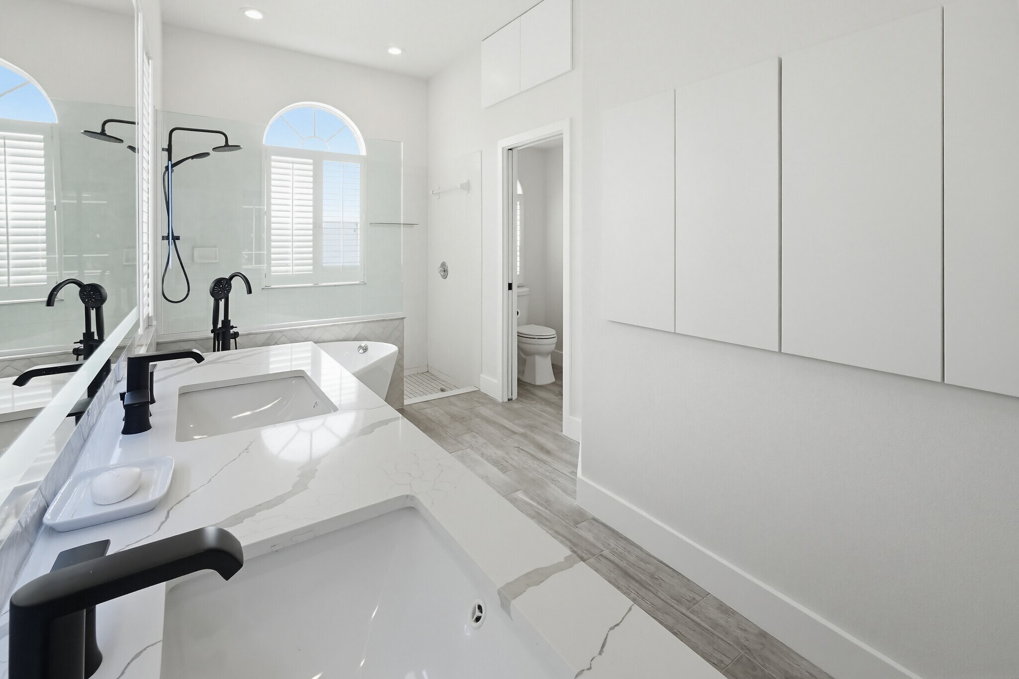 Building Photo - 4423 Shark Dr