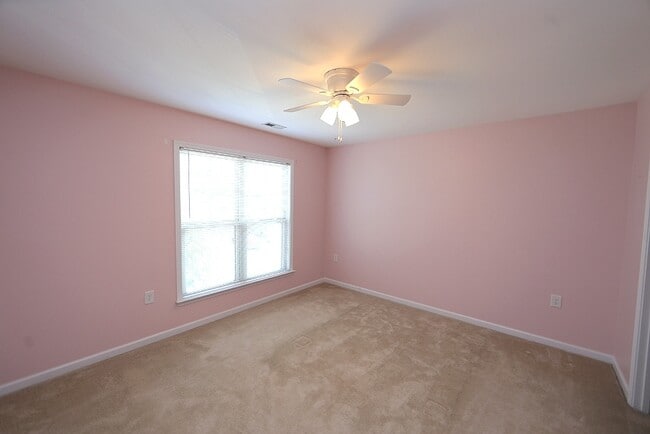 Building Photo - Upgraded End Unit Townhome in Brier Creek!