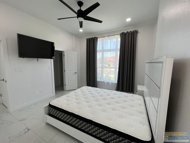 Building Photo - 154 Oleander Dr