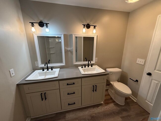 Building Photo - 2665 Dunlap Ave