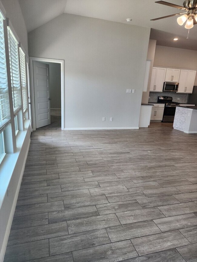 Building Photo - Stunning 4-Bedroom Home in Crowley