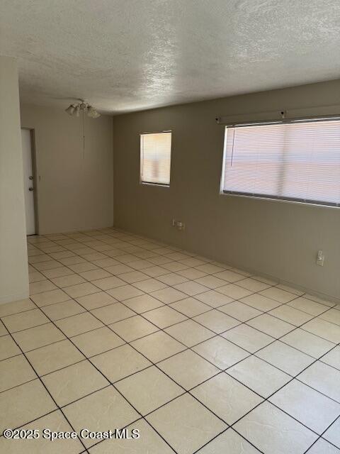Building Photo - 915 S Fiske Blvd