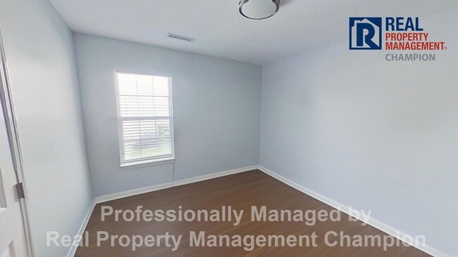 Building Photo - Immaculate 3 BD/2 BA Home w/Vaulted Ceilings, LVP Flooring and Fenced Yard