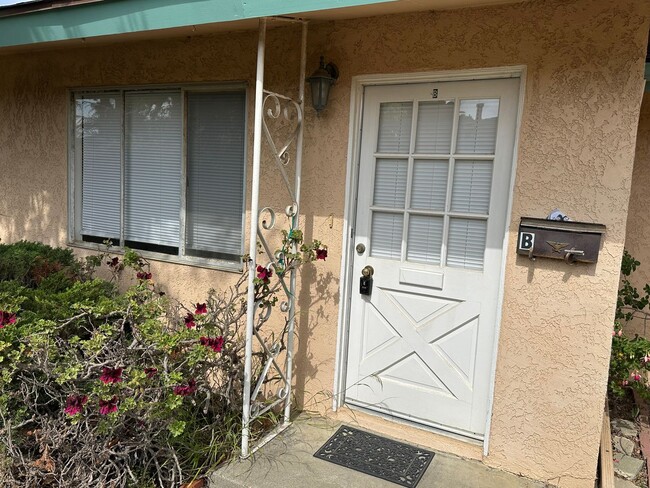 Building Photo - Cute 2 Bd 1Ba Unit NE Santa Maria