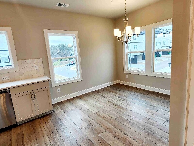 Building Photo - 1054 Knoxboro Ln