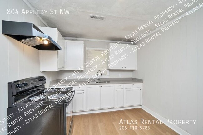 Building Photo - 804 Appleby St NW