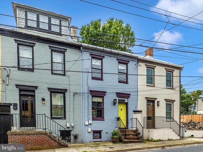Building Photo - 166 W All Saints St