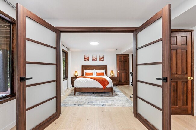 Building Photo - 4375 Fernbrook Dr