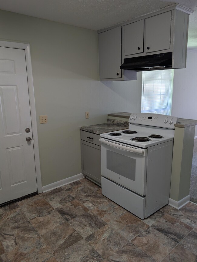 Building Photo - 2304 Hartsfield Ct