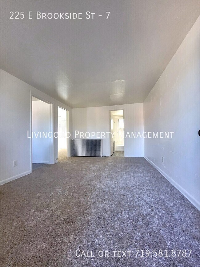Building Photo - 225 E Brookside St