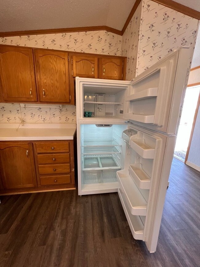 Building Photo - 2 Bedroom 2 Bath Updated Mobile Home in Cliffview Mobile Home Park. Very well kept-up area.