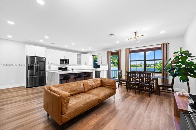 Building Photo - 8446 Lake Majesty Ln